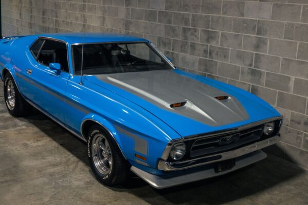 Velocity Rentals - Ford Mustang Fastback 1972 (2)